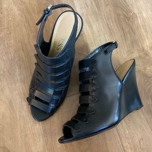 Guess Leather Peep Toes wedges